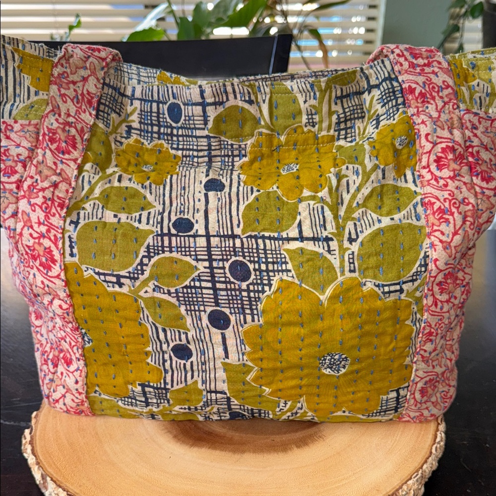 NWT Kantha Floral Pink Tote Bag world finds, snap enclosure 20’’wide x 13’’ tall